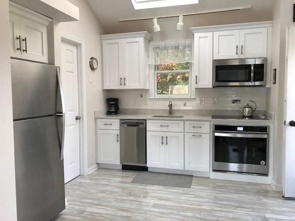 Perkins Cove Gem - Q934