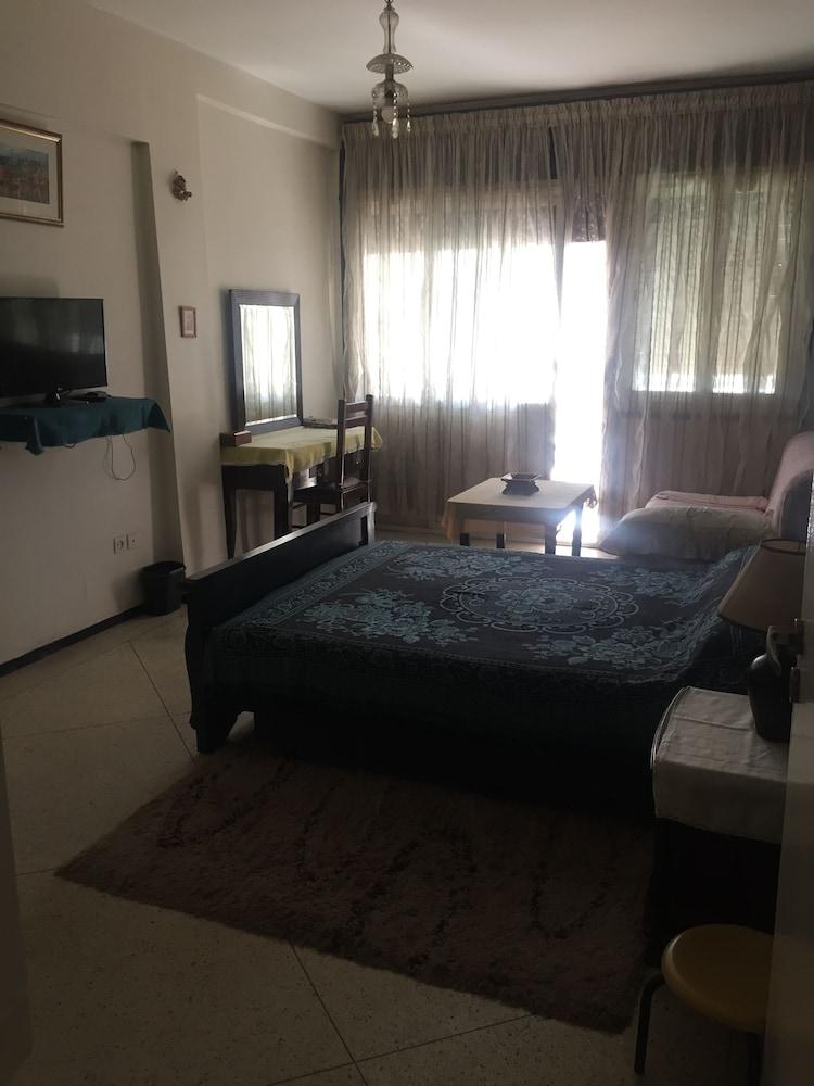 Room-property Located in a Quiet Area cl
