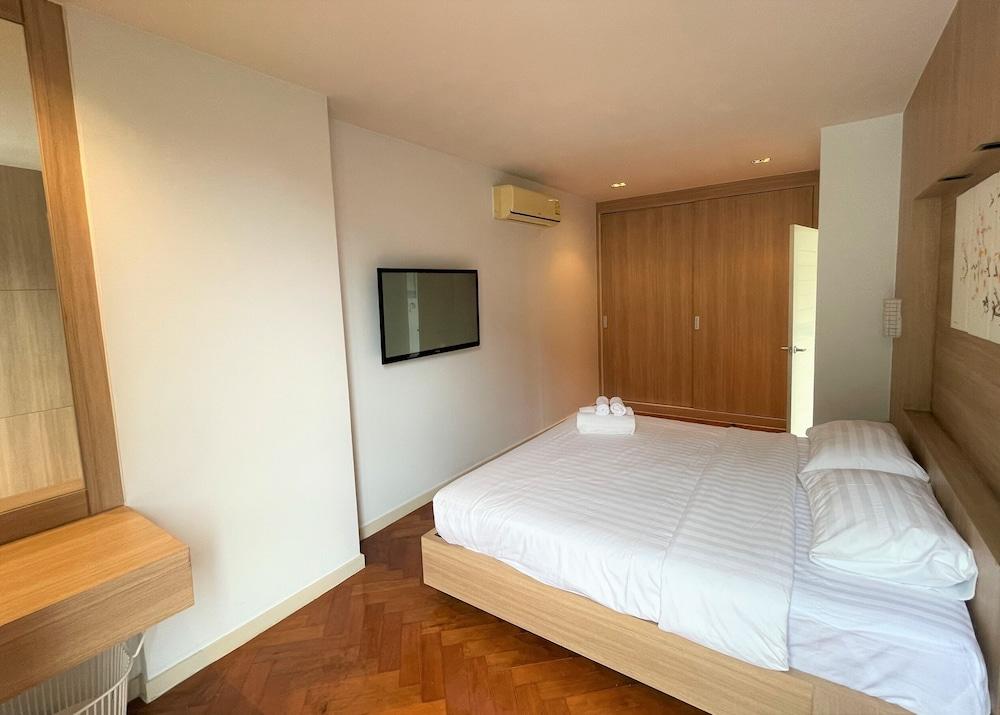 Deluxe apartment at Icon Park Condo