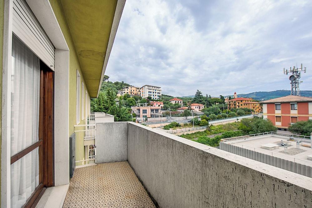 Edera With Balcony Few Steps From Sea