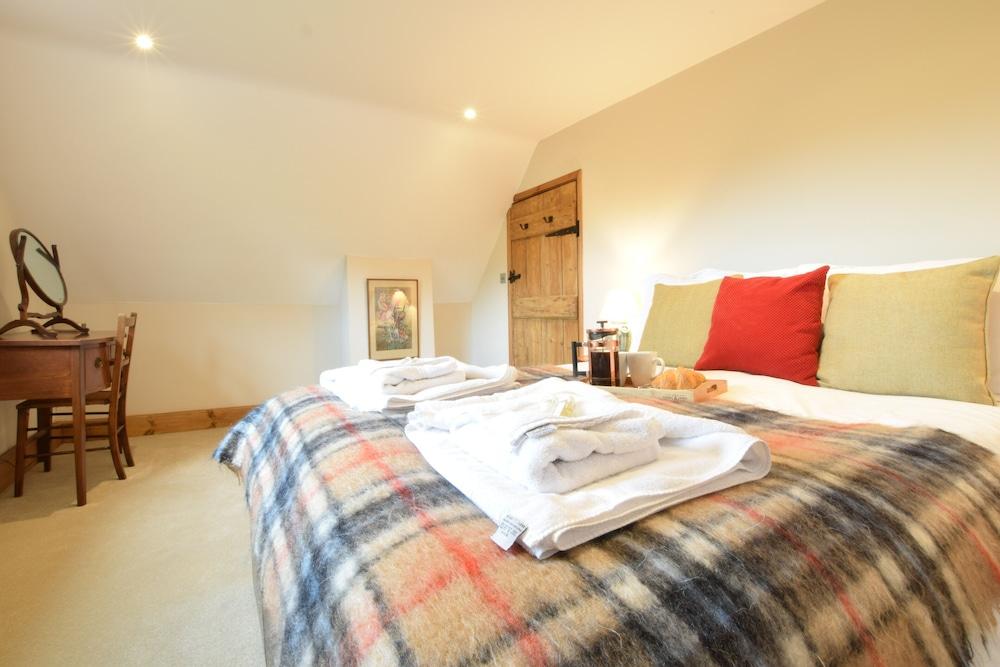 1 Tunns Cottages, Rushmere, nr Beccles