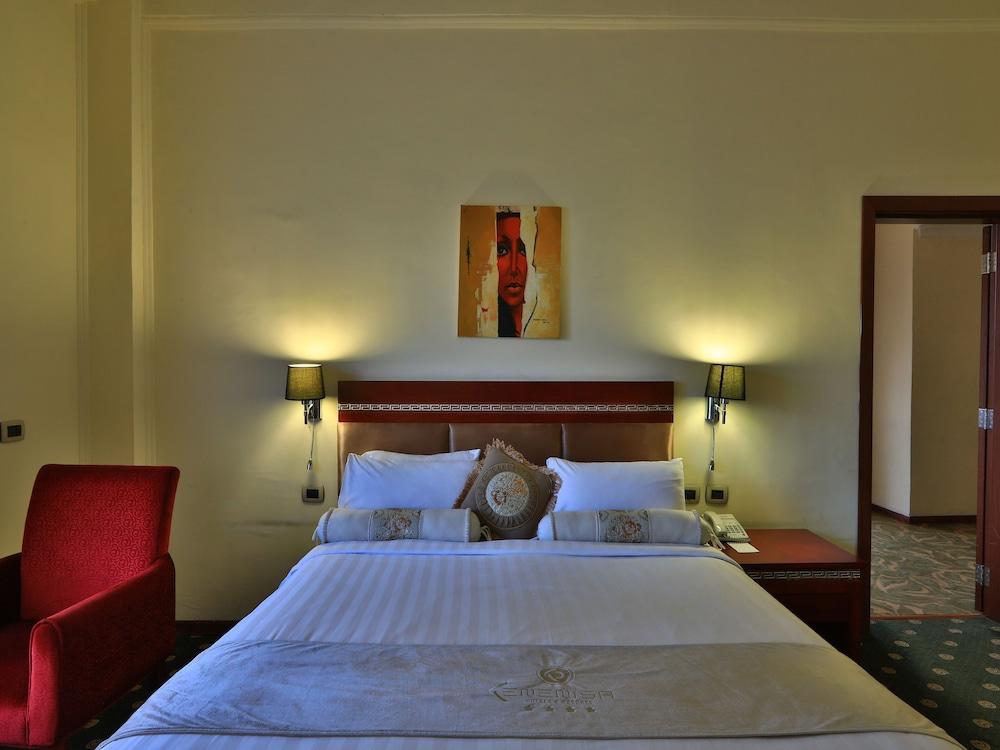 Kenenisa.. Oasis International Hotel