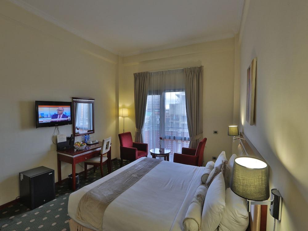 Kenenisa.. Oasis International Hotel