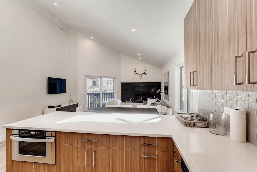 Westwind 408, 2bd, 2BA Diamond Condo