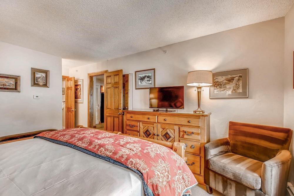 Westwind 405 4BD 3BA Gold Condo