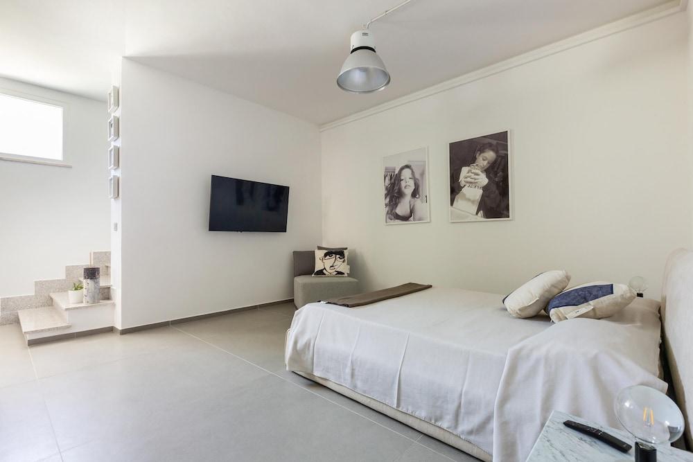 2732 Suite More by Barbarhouse