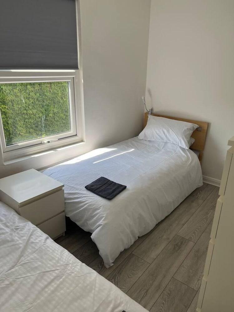 Impeccable 5-bed Apartment in Southend-on-sea