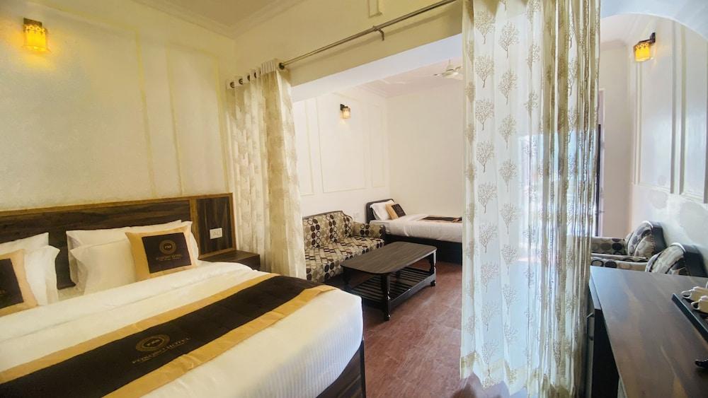 Foxoso The Mall Road