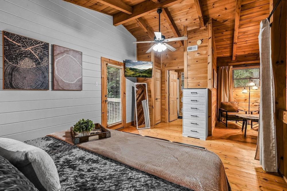 Willow Creek 2 Bedroom Cabin by RedAwning