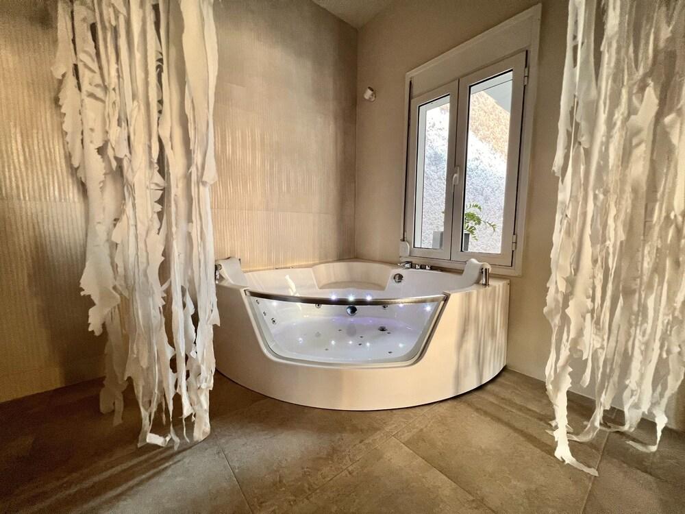 Perla Coco Jacuzzi Suites