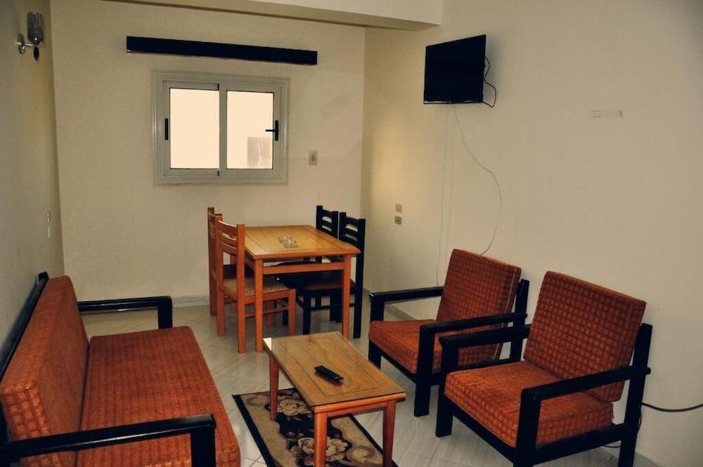 Oasis Hotel Apartments