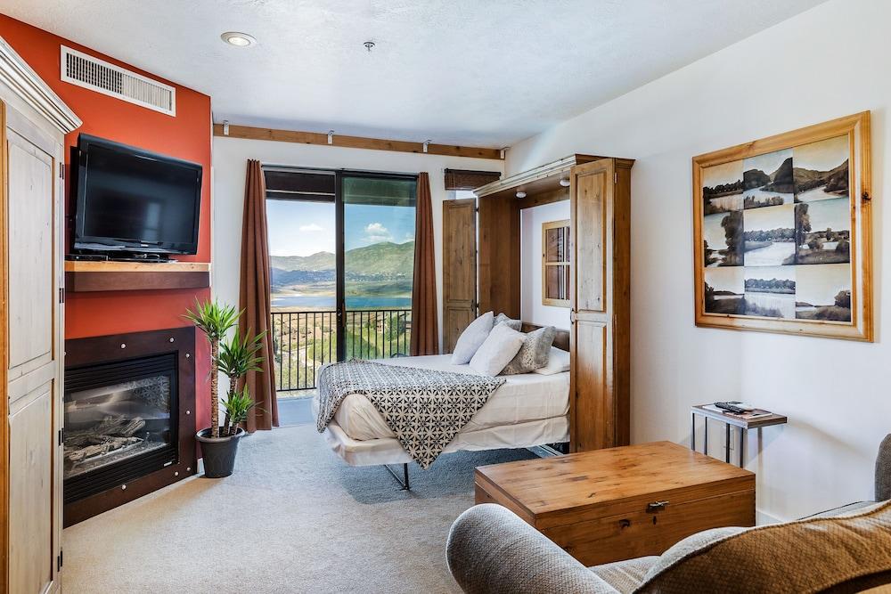 Lake View Ski Chalet