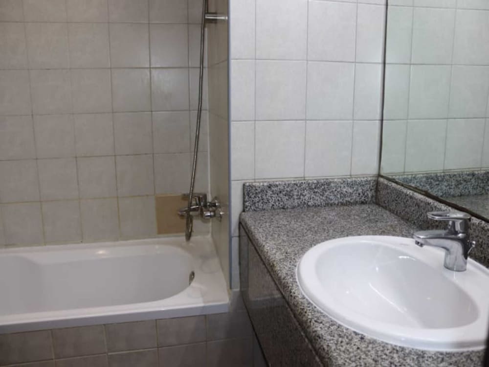 Stunning Studio Apartment With Balcony And Pool