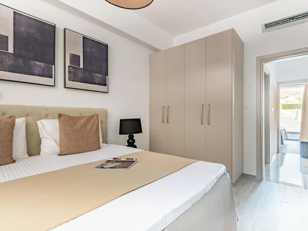 Sanders River Plaza - Neat 2 Bedroom Apt With Balcony