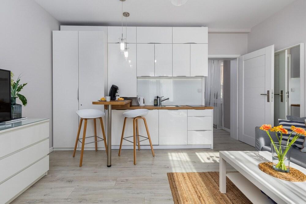 Dąbrówki Apartment by Renters