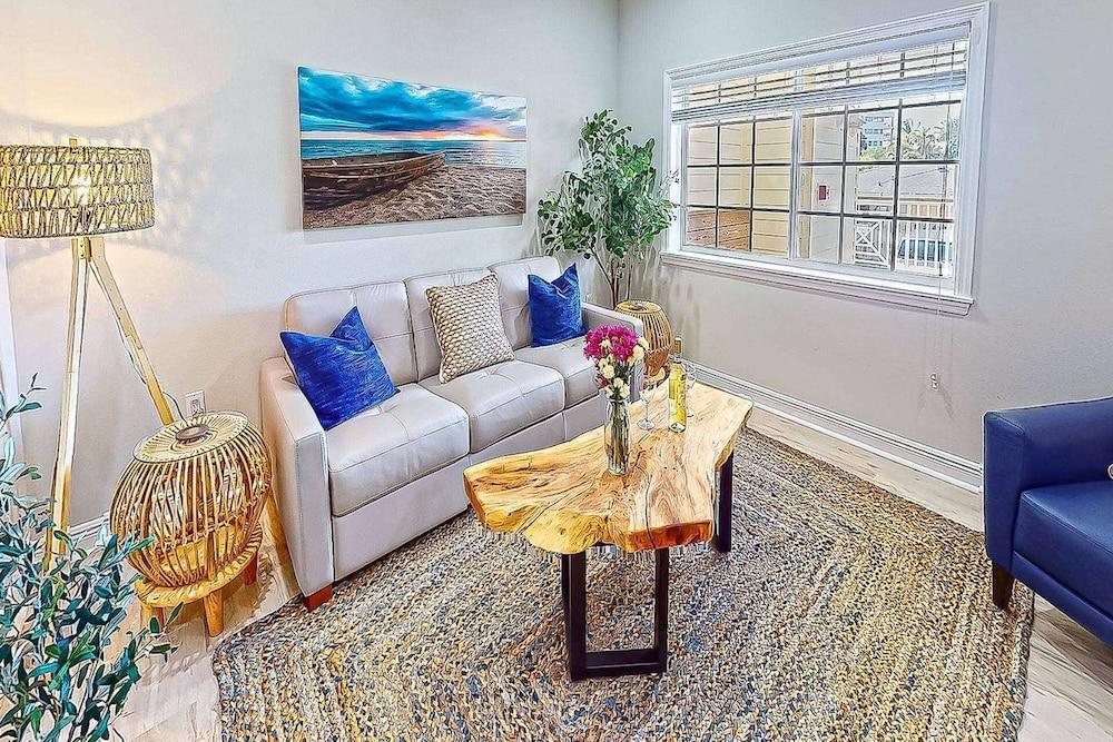 Beach Club Modern Condo C Bldg