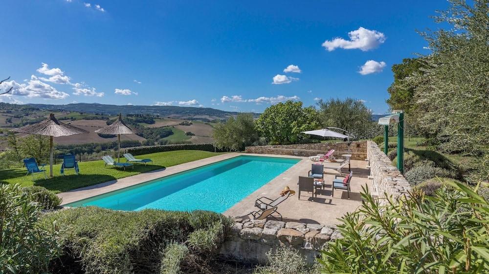 Villa Le Logge 12 1 in Todi