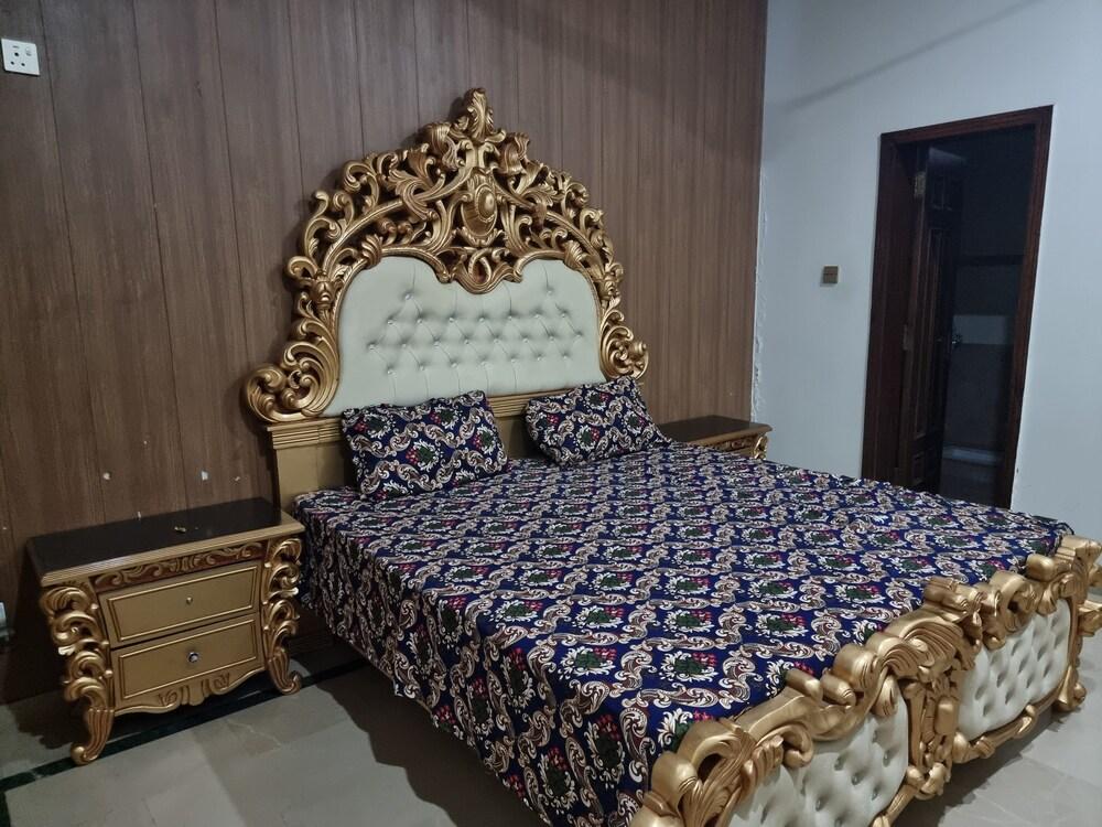 Impeccable 4-bed Villa in Gujrat