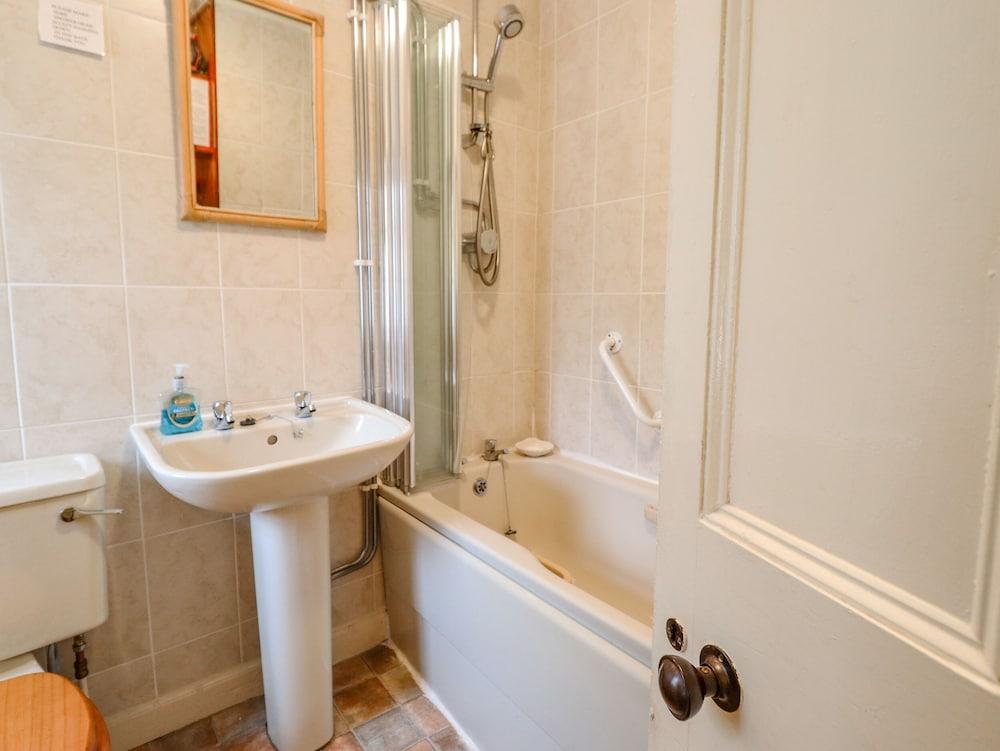 Pump Cottage, 8 Glyn Terrace