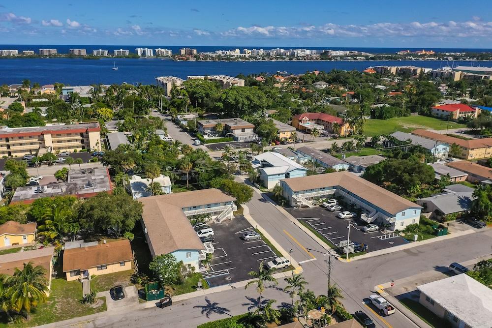 Seven Palms Hotel & Apartments