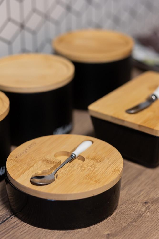 Warsaw Aleja Solidarności by Renters