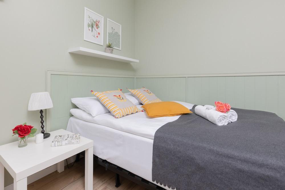 Warsaw Studio Woronicza by Renters