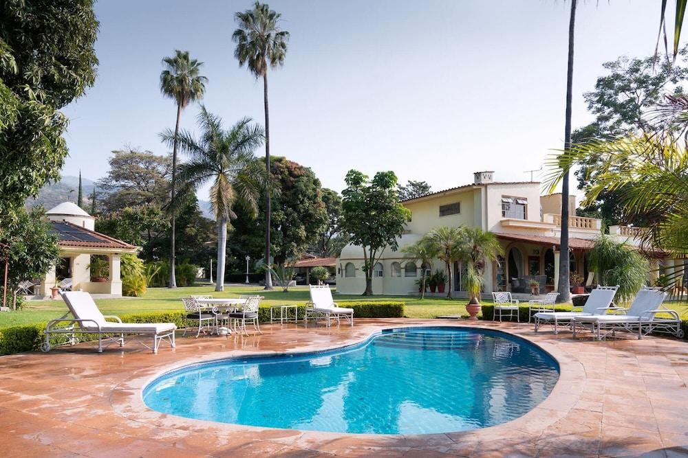 Casita del Lago Beautiful Lakefront Property One Step Away From the Melacon