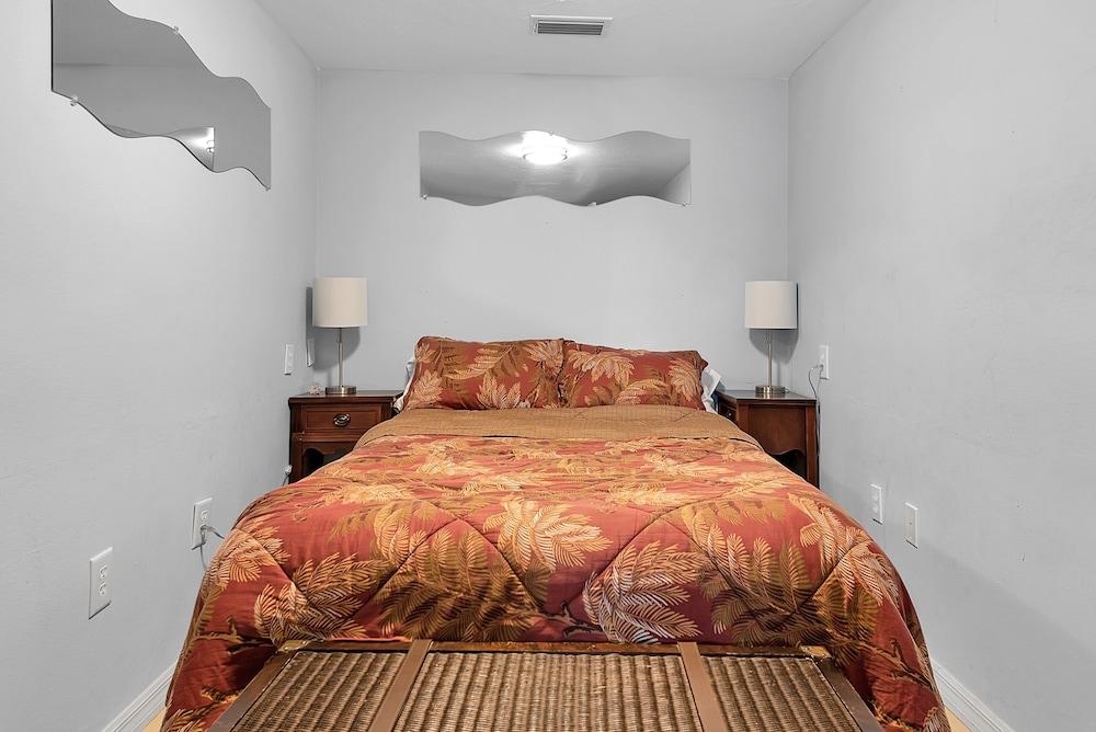 232 S Harbor Dr - Island Bay 3 Bedroom Home by RedAwning