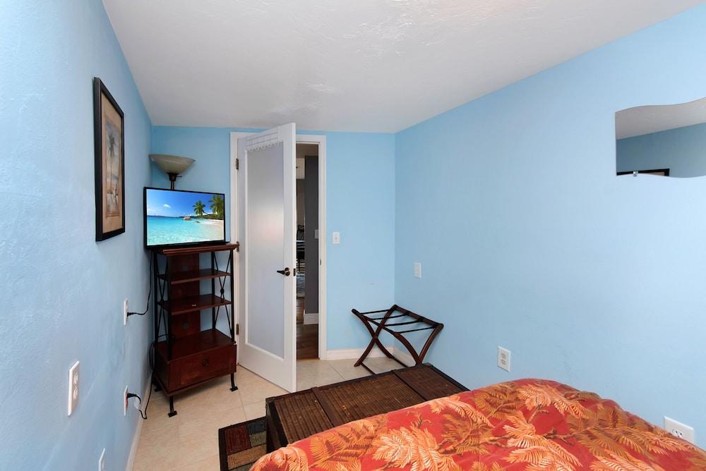 232 S Harbor Dr - Island Bay 3 Bedroom Home by RedAwning