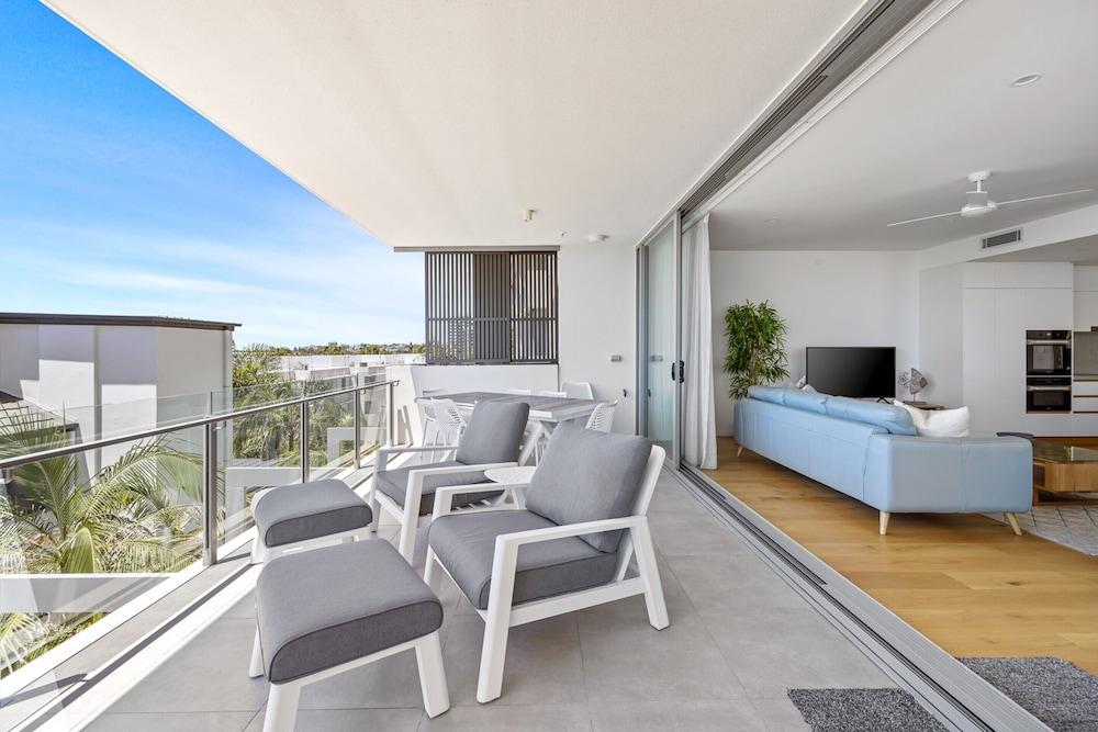 RISE 3 Bedroom Deluxe Ocean Side Apt