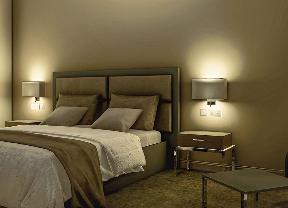 GLORIA HOTEL AND SUITES