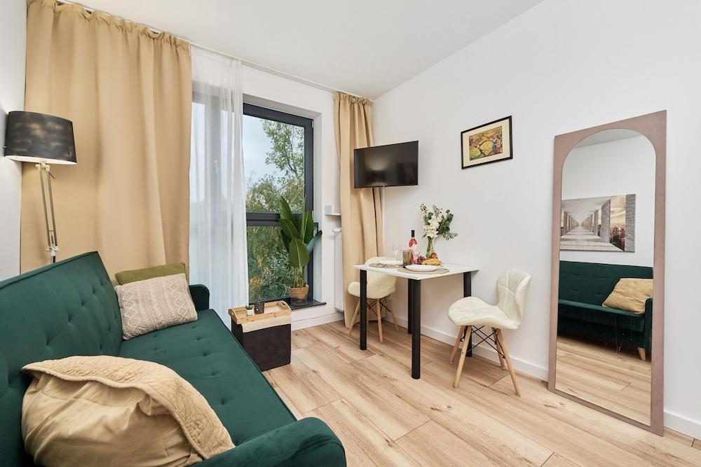 Studio Wrocław Fabryczna by Renters