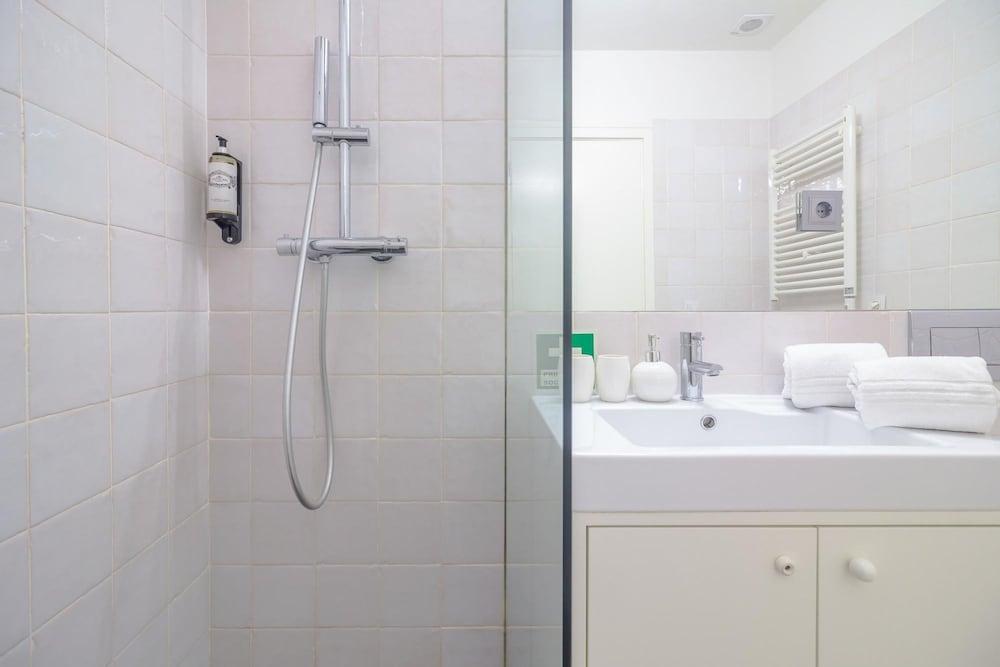 Tower 1F in Oporto With 1 Bathrooms