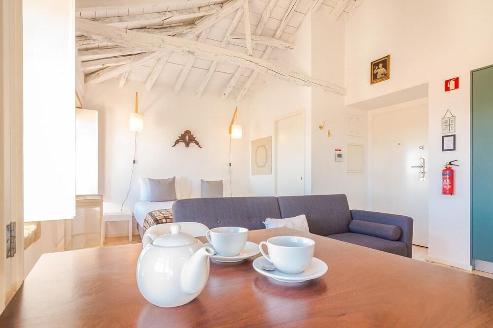 Youropo - The Tower 8T