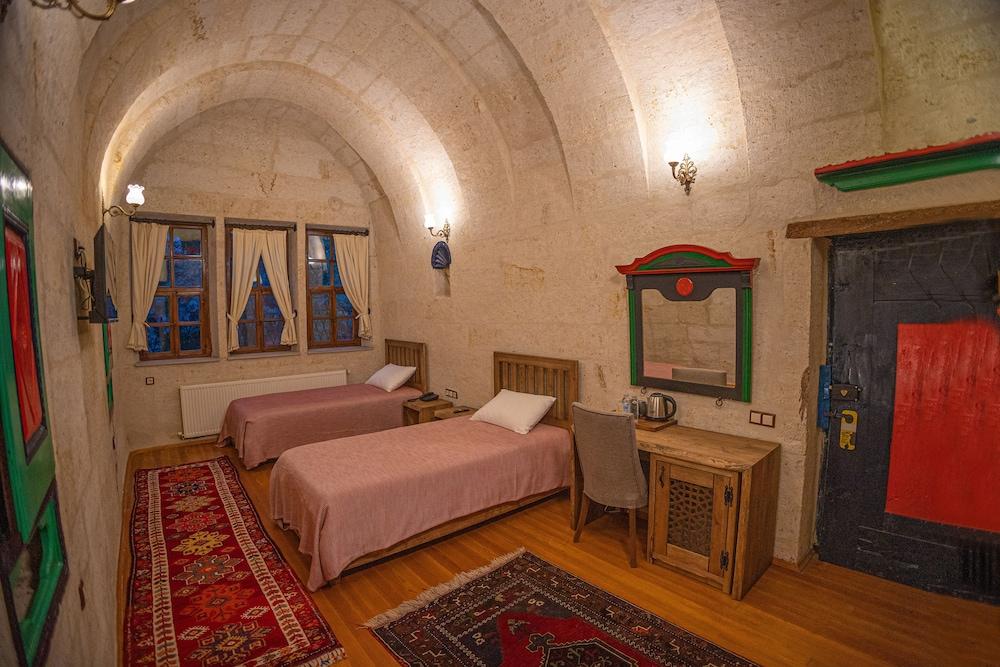 Pietra Cave Suites