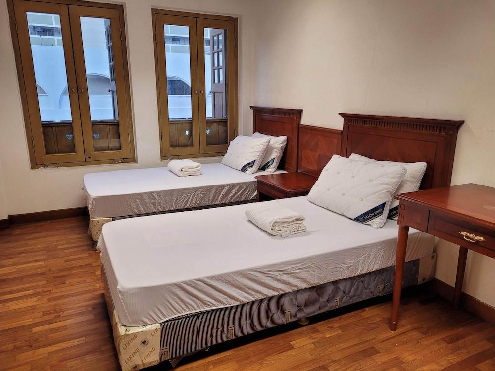 Wink @ Upper Cross Street - Hostel