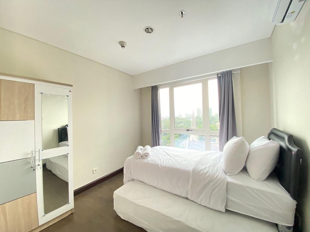 Spacious 2Br Apartment At El Royale Near Bip