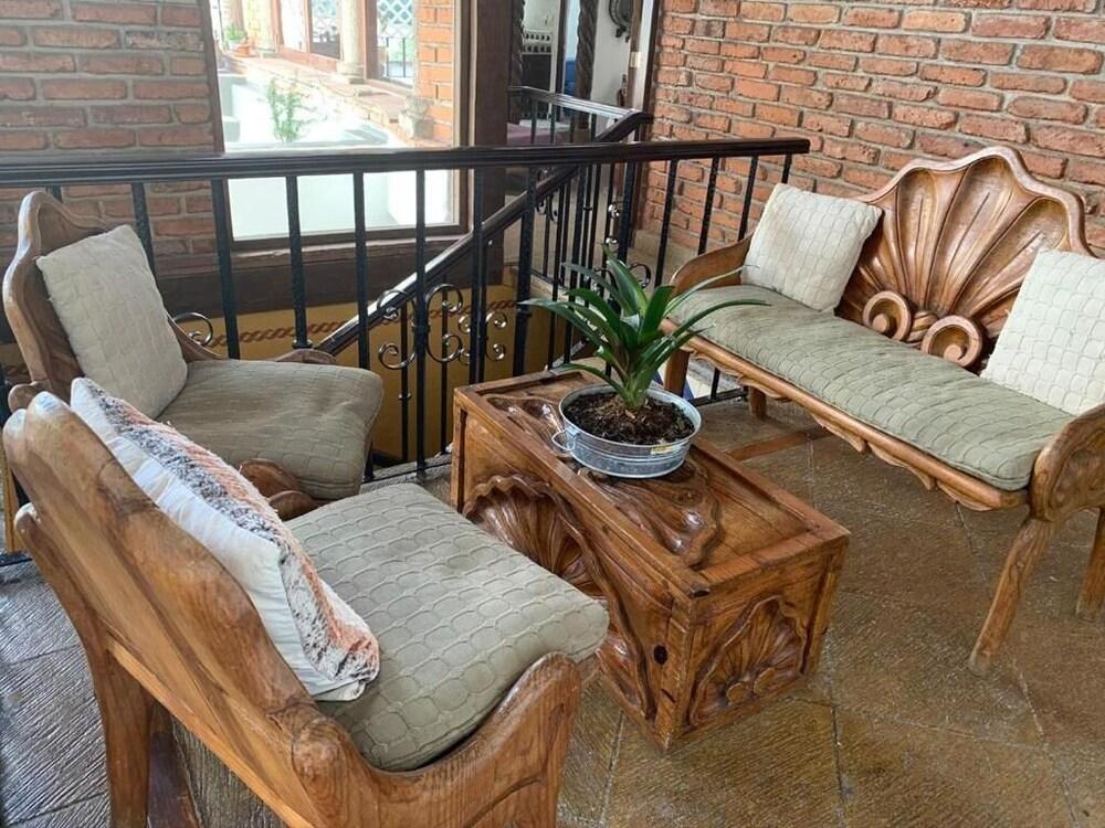 Rustic House With Excellent Finishes Very Comfortable