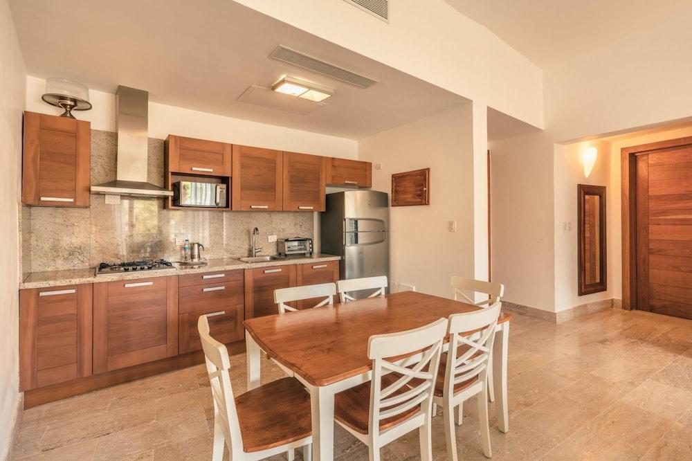 2BR Apt 5 Guests Balcony With Pool View