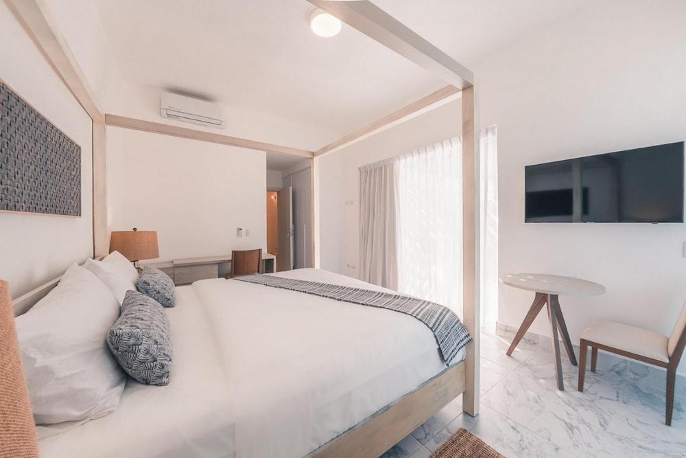 3br-penthouse w Jacuzzi Incl at Lake View