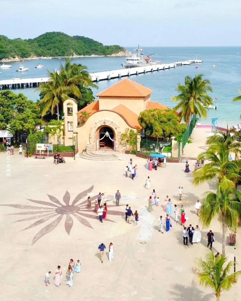 CONDO MANGOS  BY TRVL2HM