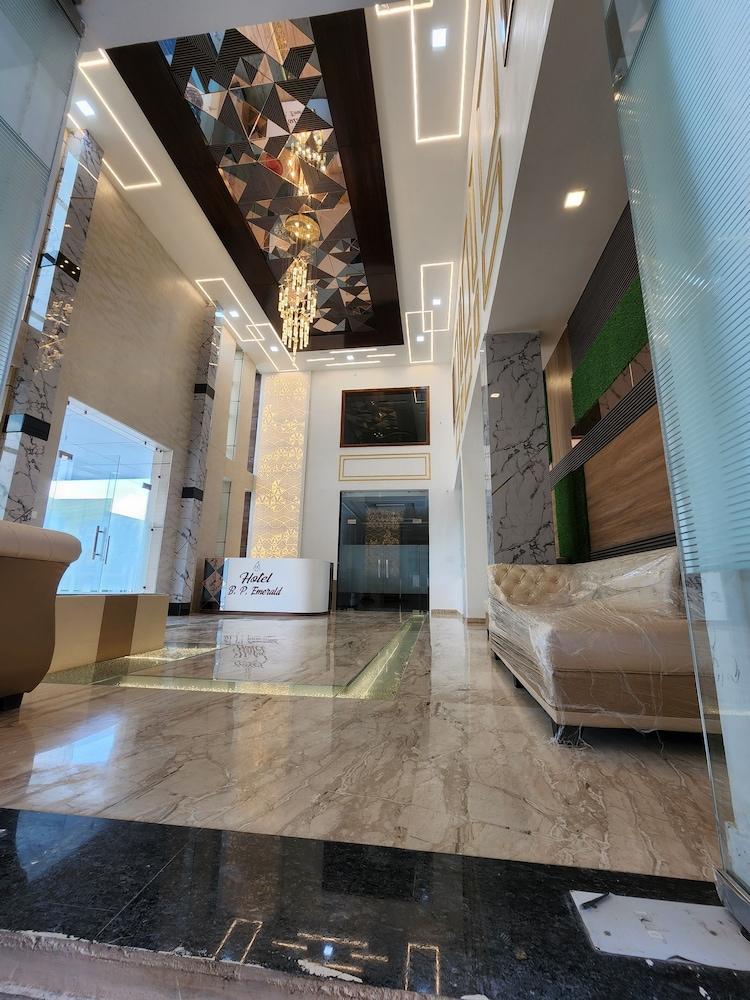 Hotel B P Emerald