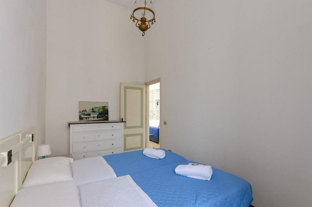 JOIVY Kiosk Opera House