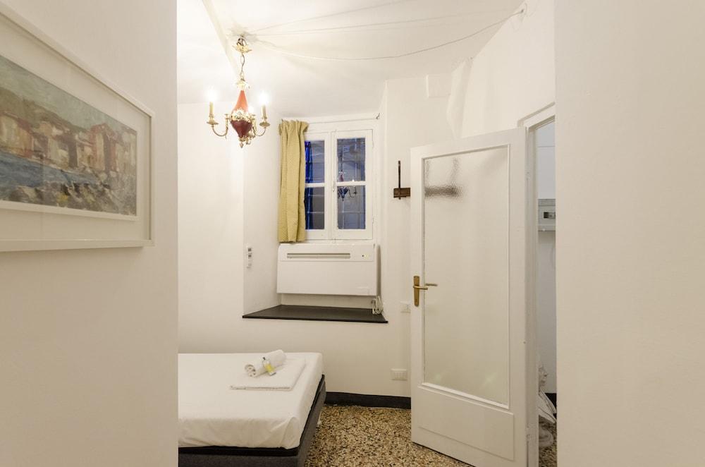 JOIVY Ideal Flat Near Aquarium