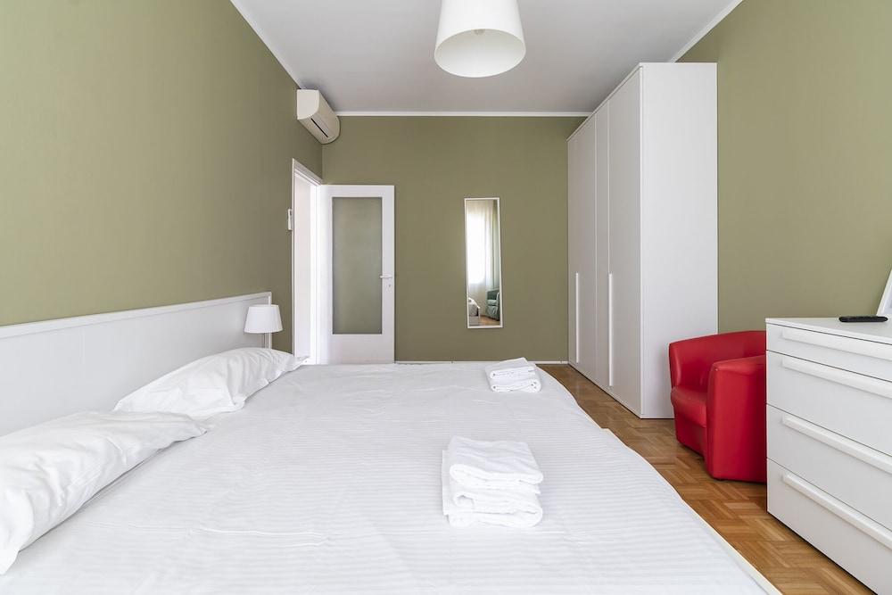 JOIVY Trendy Flat W/Balcony