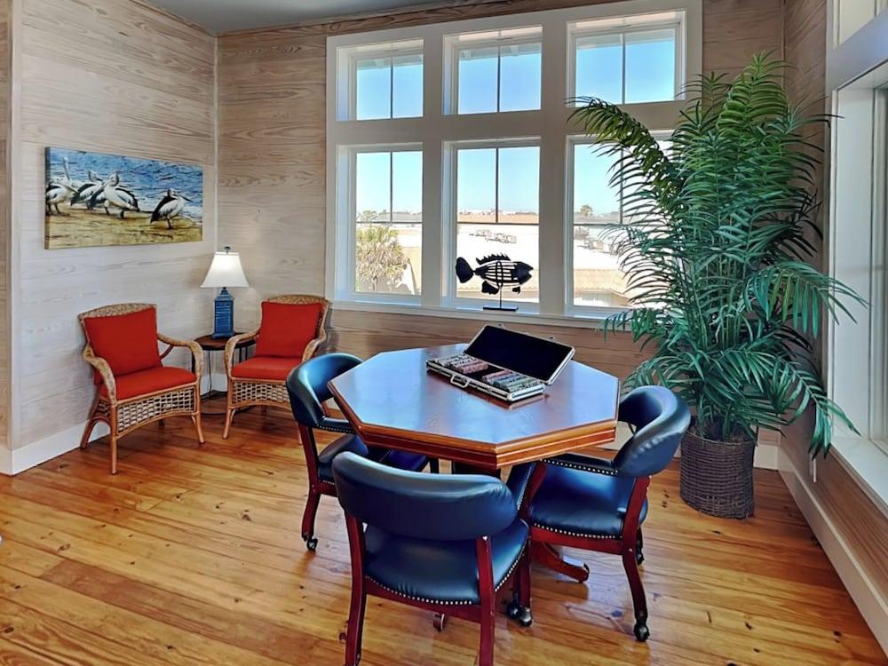 Turtle Paradise by Silver Sands Vacation Rentals