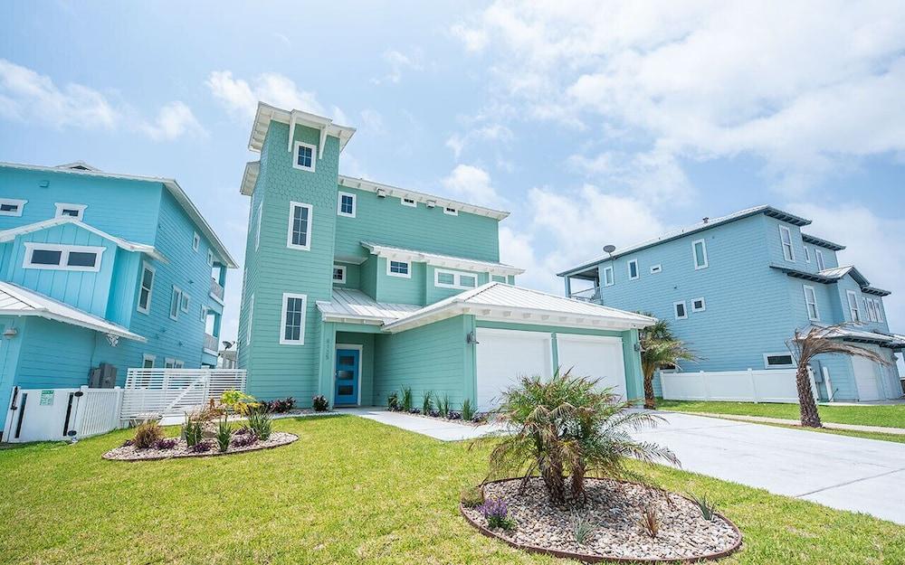 All Decked Out by Silver Sands Vacation Rentals