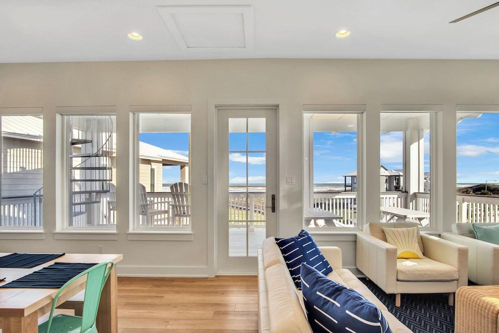 The White House by Silver Sands Vacation Rentals