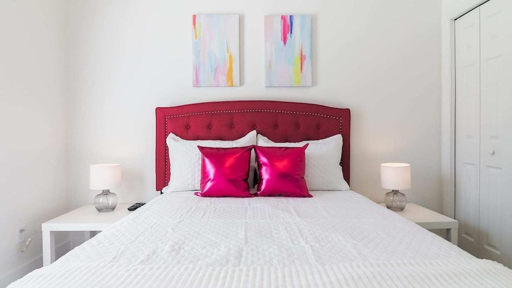 Modern Dream Disney Vacation Getaway Pool