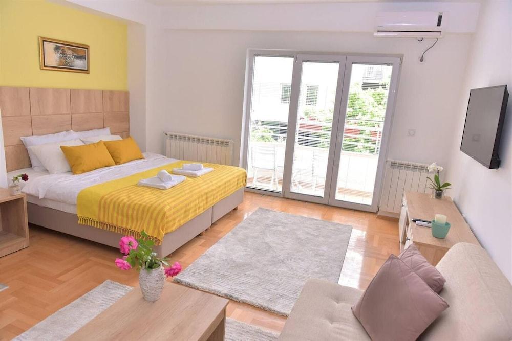 Unique Apartment Leninova